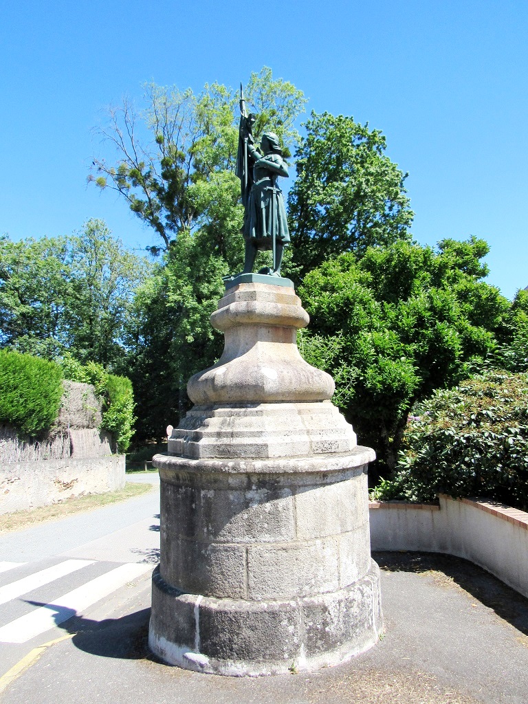 STATUE SAINTE JEANNE D ARC79 LA FORET SUR SEVRE 79123FRANCE